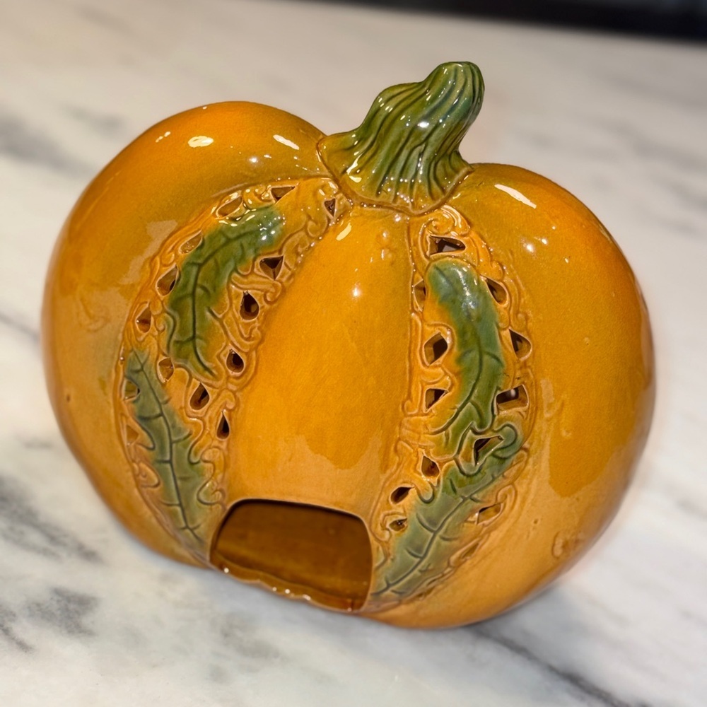 Ceramic Jack-o’-lantern Pumpkin Candle Holder. - Picture 2 of 3